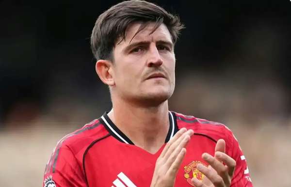 曼联防线换血在即：德国铁闸佳夫成马奎尔接班人首选